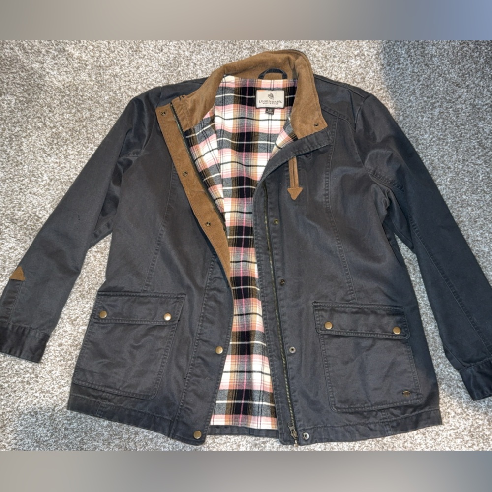 Legendary Whitetails Black Jacket with Brown Collar